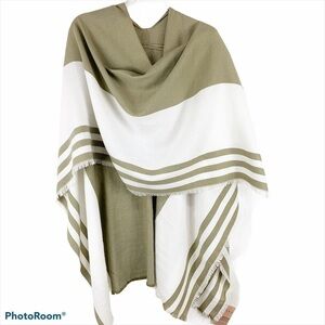 Serra Ladies Poncho NWT